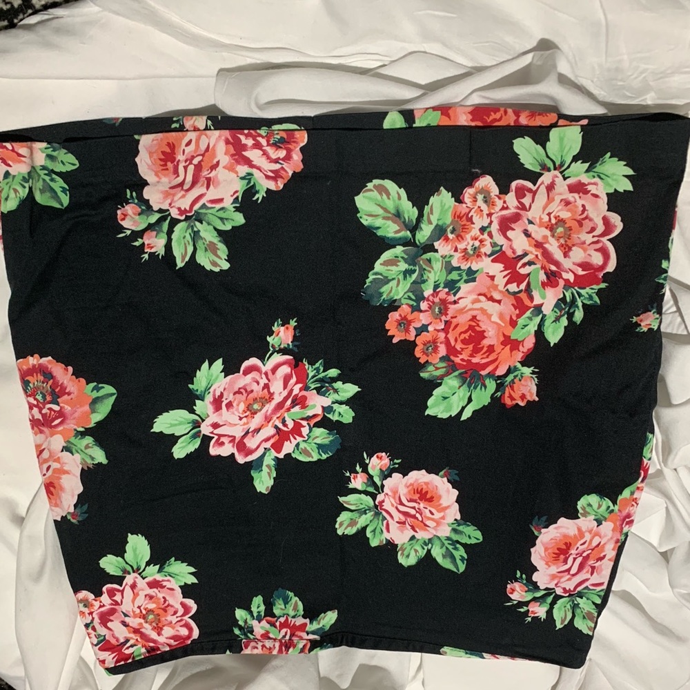 FOREVER 21 medium floral black skirt zip